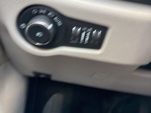 Used 2024 Chrysler Pacifica Touring-L FWD image 18