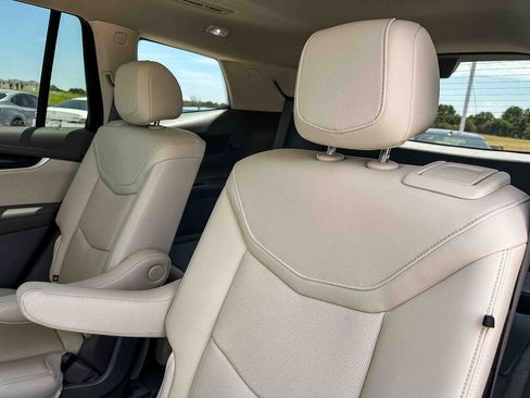 Used 2025 Cadillac XT6 Premium Luxury w/ Technology Package FWD image 19