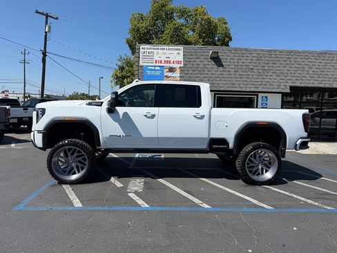 Used 2024 GMC Sierra 2500 AT4 w/ AT4 Premium Plus Package image 8