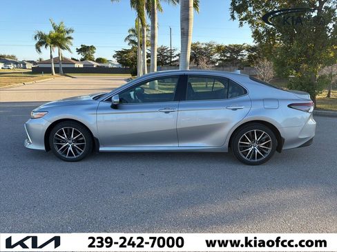 Used 2023 Toyota Camry XLE image 6