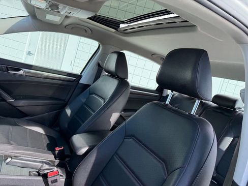 Used 2018 Volkswagen Passat 2.0T SE w/ SE Lighting Package image 18