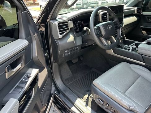 Used 2025 Toyota Tundra Limited AWD/4WD image 13