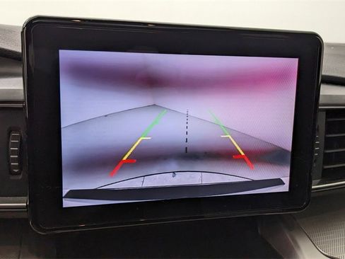 Certified 2022 Ford Explorer XLT w/ Equipment Group 202A image 26