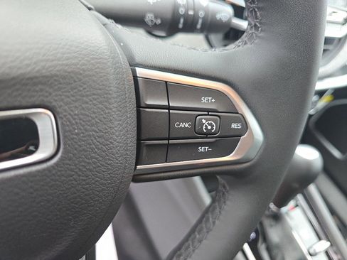 Used 2025 Jeep Compass Latitude image 23