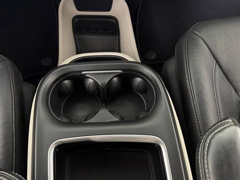 Used 2022 Chrysler Pacifica Touring-L FWD image 25