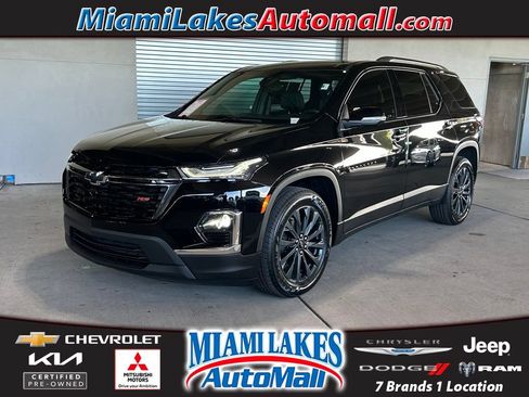 Used 2023 Chevrolet Traverse RS FWD image 1