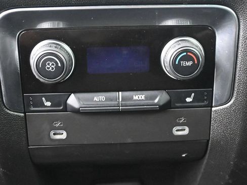 Used 2023 Chevrolet Suburban Premier AWD/4WD image 28
