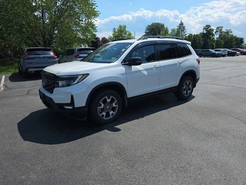 Used 2023 Honda Passport TrailSport image 3
