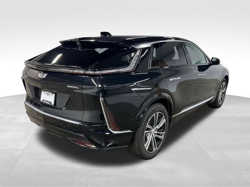 Certified 2024 Cadillac Lyriq Luxury AWD/4WD image 8