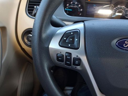 Used 2016 Ford Taurus SE FWD image 15