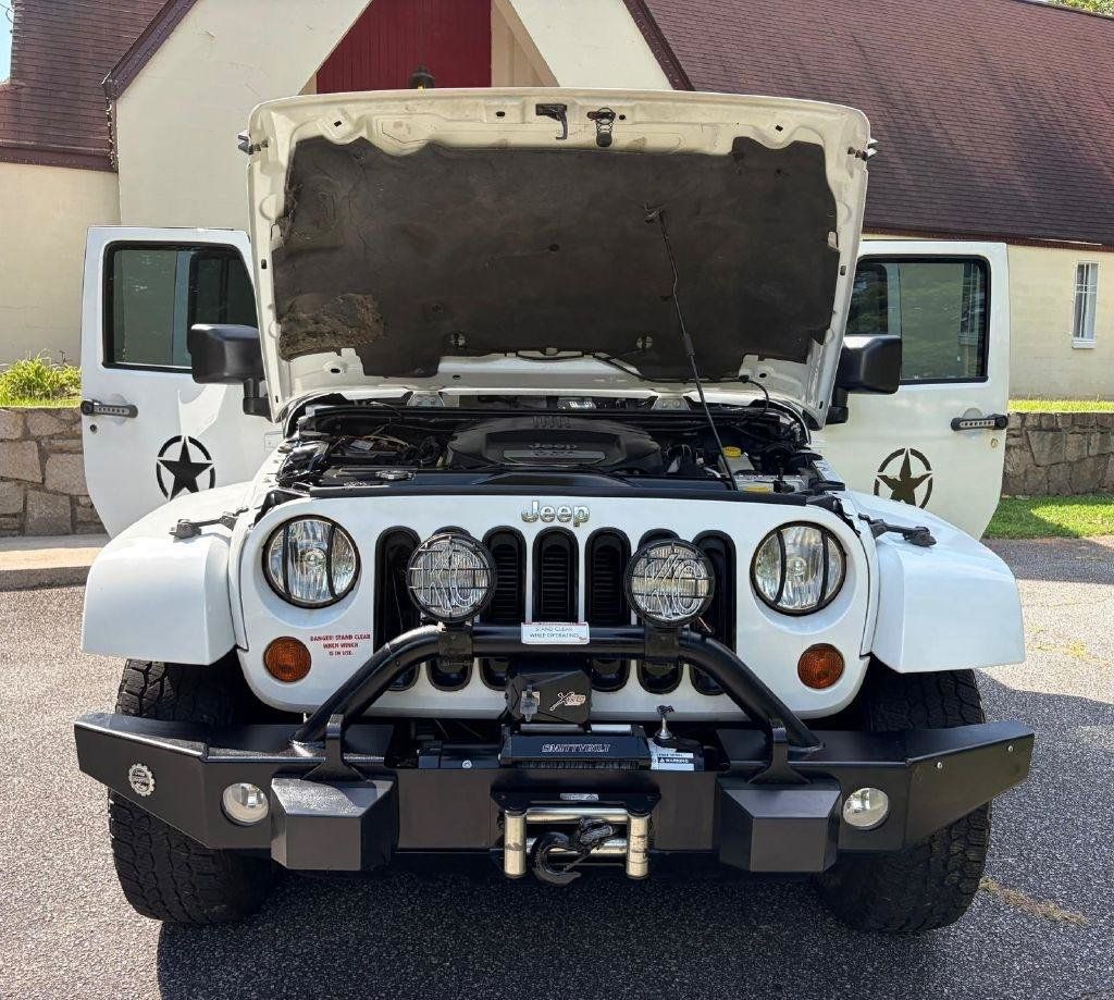 Used 2013 Jeep Wrangler Unlimited Sahara w/ Dual Top Group AWD/4WD image 26