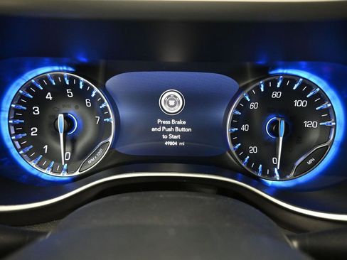 Used 2023 Chrysler Pacifica Touring-L image 12