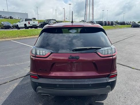 Used 2019 Jeep Cherokee Limited w/ Luxury Group AWD/4WD image 4