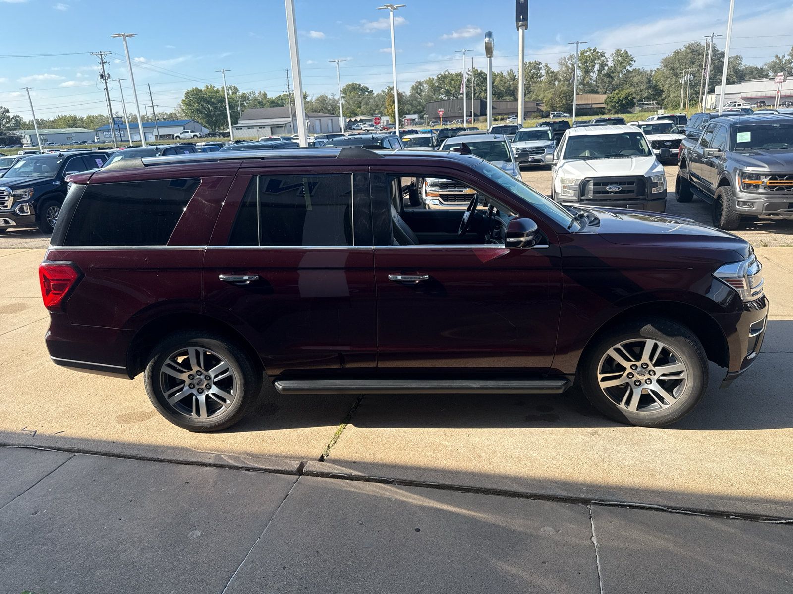 Used 2024 Ford Expedition Limited AWD/4WD image 4