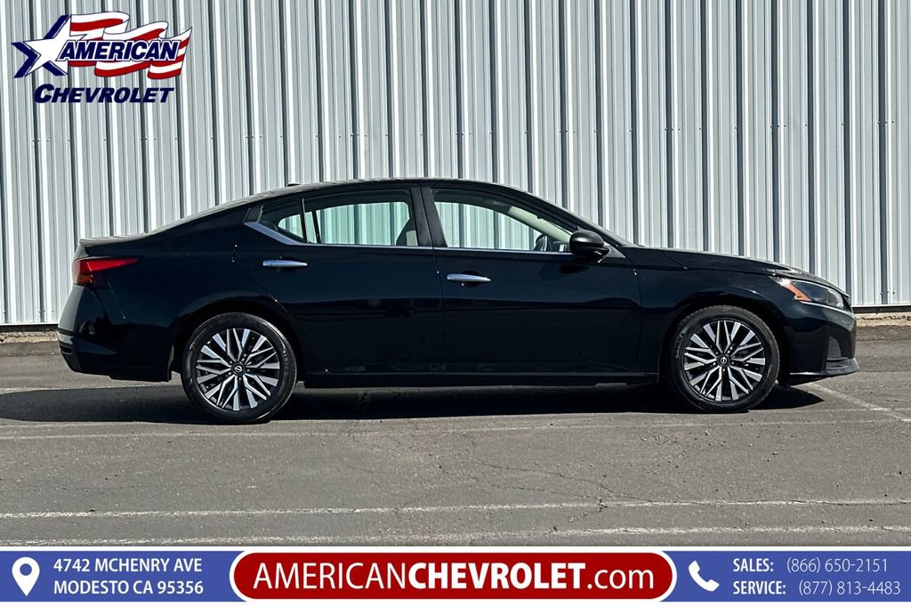 Used 2025 Nissan Altima 2.5 SV FWD image 3