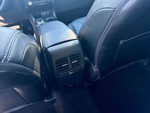 Used 2025 Ford Escape Platinum w/ Premium Technology Package image 17