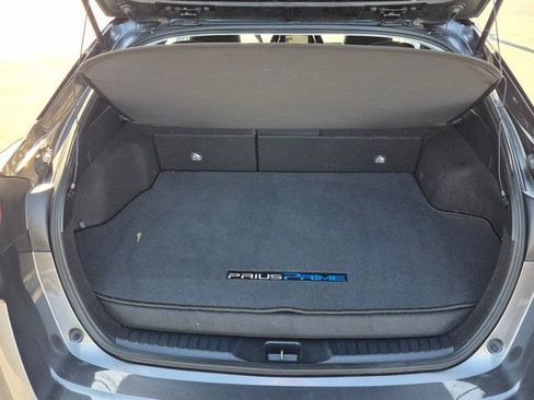 Used 2018 Toyota Prius Prime Premium w/ Carpet Mat Package FWD image 10