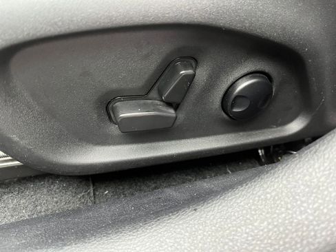 Used 2025 Jeep Compass Limited image 22