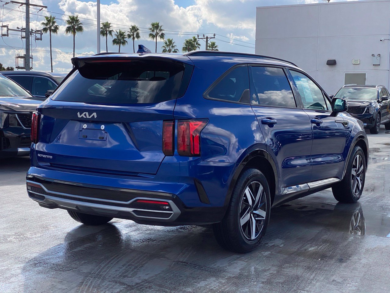 Certified 2023 Kia Sorento S w/ Panoramic Sunroof Package FWD image 2