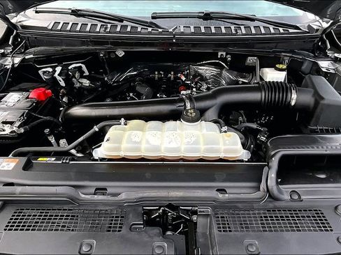 Used 2024 Ford Expedition XLT image 32