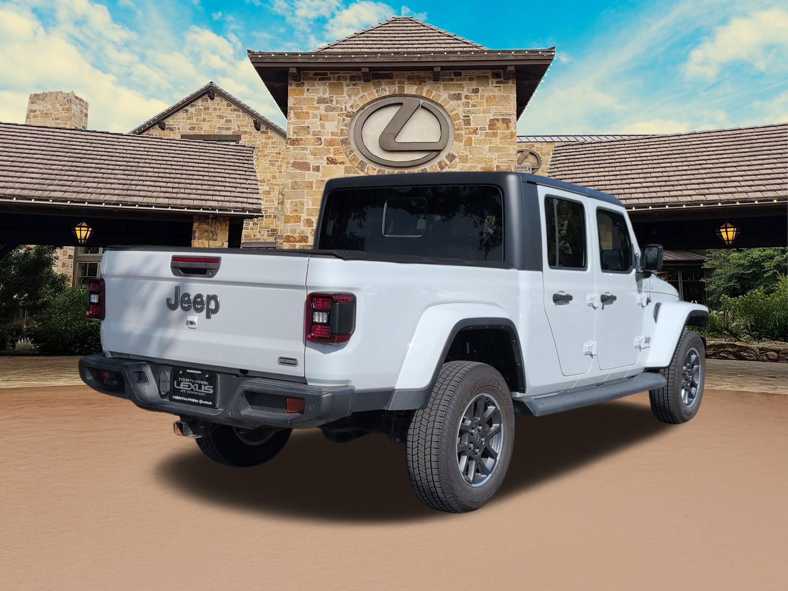 Used 2020 Jeep Gladiator Overland AWD/4WD image 2