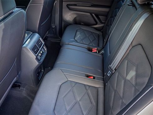 New 2026 Volkswagen Atlas SE image 25