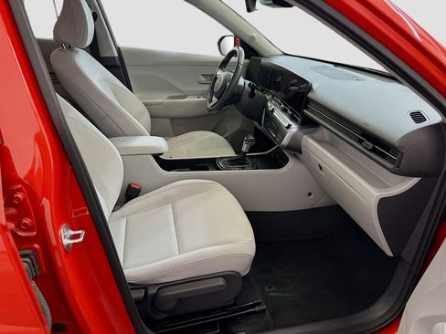 Used 2025 Hyundai Kona SEL image 32