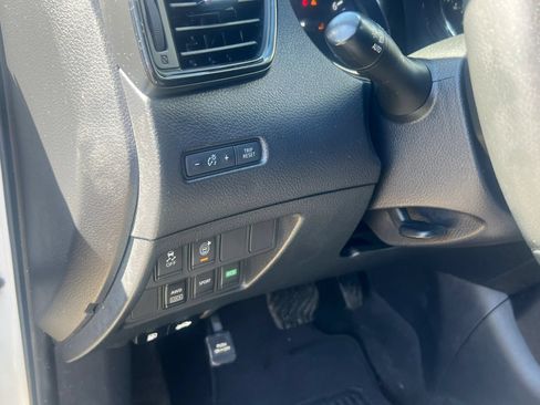 Used 2017 Nissan Rogue SV AWD/4WD image 14