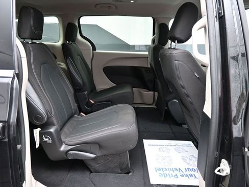 Used 2023 Chrysler Voyager LX FWD image 21
