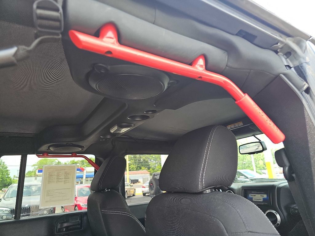 Used 2014 Jeep Wrangler Unlimited Rubicon w/ Connectivity Group AWD/4WD image 49