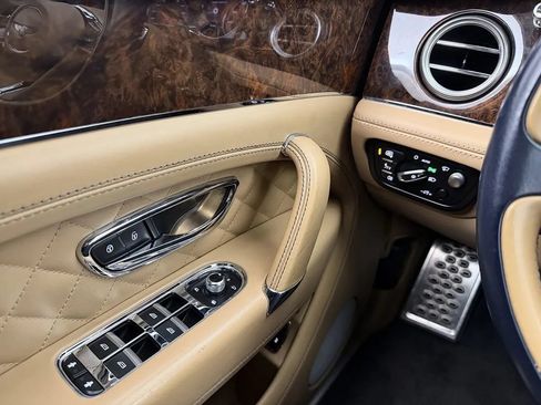 Used 2017 Bentley Bentayga AWD/4WD image 15