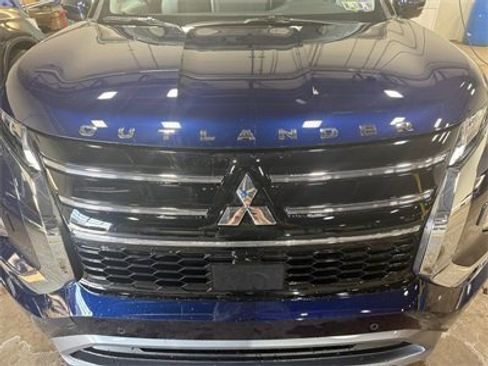 New 2025 Mitsubishi Outlander SE image 30