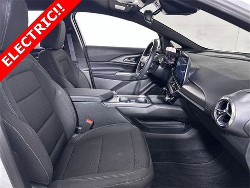 Used 2025 Chevrolet Equinox EV LT image 29