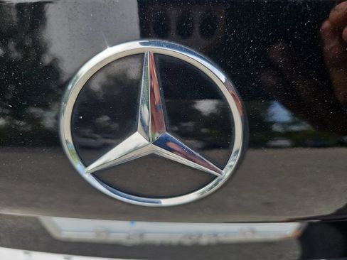 Used 2023 Mercedes-Benz GLB 250 w/ Premium Package image 34
