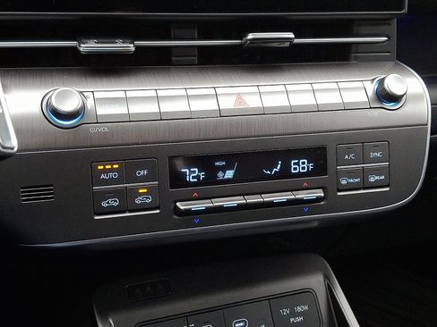 Certified 2025 Hyundai Kona Limited image 19