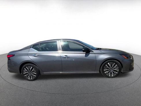 Used 2025 Nissan Altima 2.5 SV FWD image 16