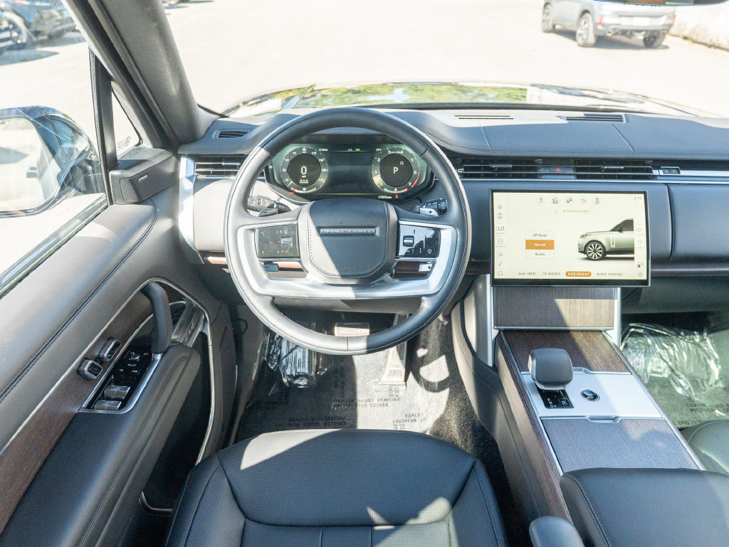 Certified 2026 Land Rover Range Rover SE AWD/4WD image 13