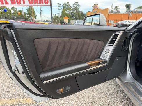 Used 2007 Cadillac XLR V RWD image 17