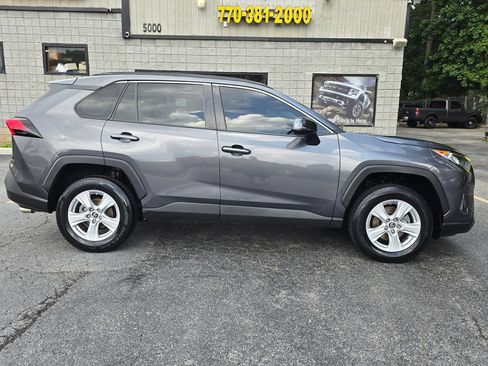 Used 2019 Toyota RAV4 XLE FWD image 3