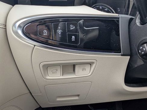 Used 2022 Genesis GV70 2.5T w/ Advanced Package image 12