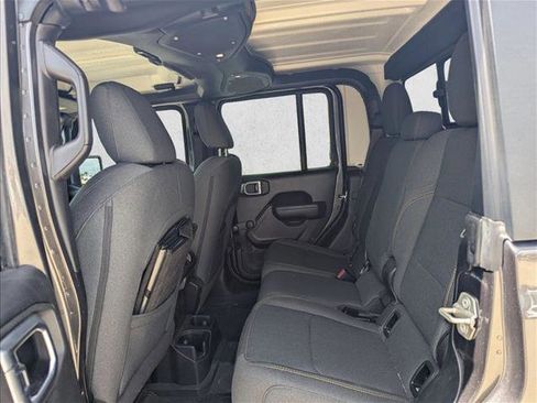 Used 2024 Jeep Gladiator Sport image 14