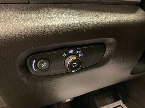 Used 2023 Chevrolet Traverse LT w/ Rear Camera Mirror Package image 18