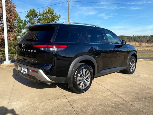 Used 2025 Nissan Pathfinder SL image 6