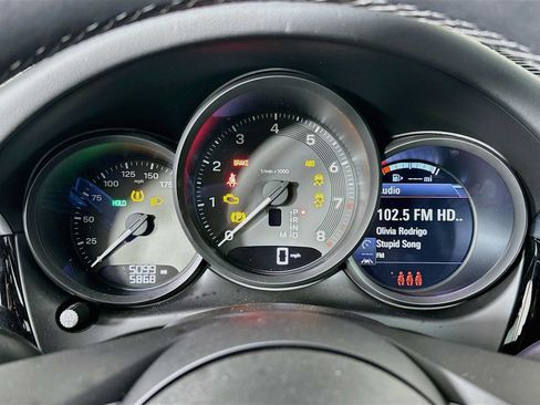 Certified 2025 Porsche Macan AWD/4WD image 15
