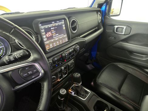 Used 2022 Jeep Wrangler Unlimited Sahara image 24