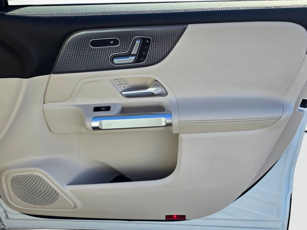 Used 2023 Mercedes-Benz GLB 250 w/ Premium Package image 29