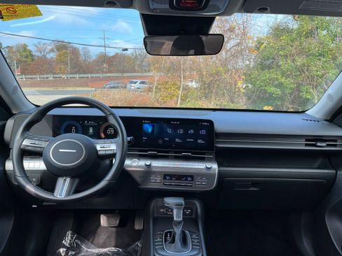 Used 2025 Hyundai Kona SEL image 28