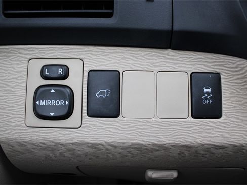 Used 2013 Toyota Venza LE image 24