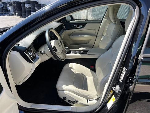 Used 2020 Volvo S60 T6 Momentum AWD/4WD image 17