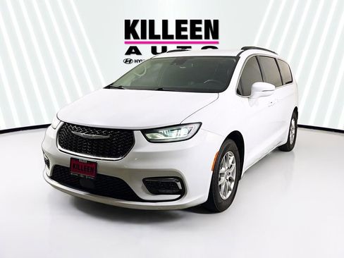 Used 2022 Chrysler Pacifica Touring-L image 3